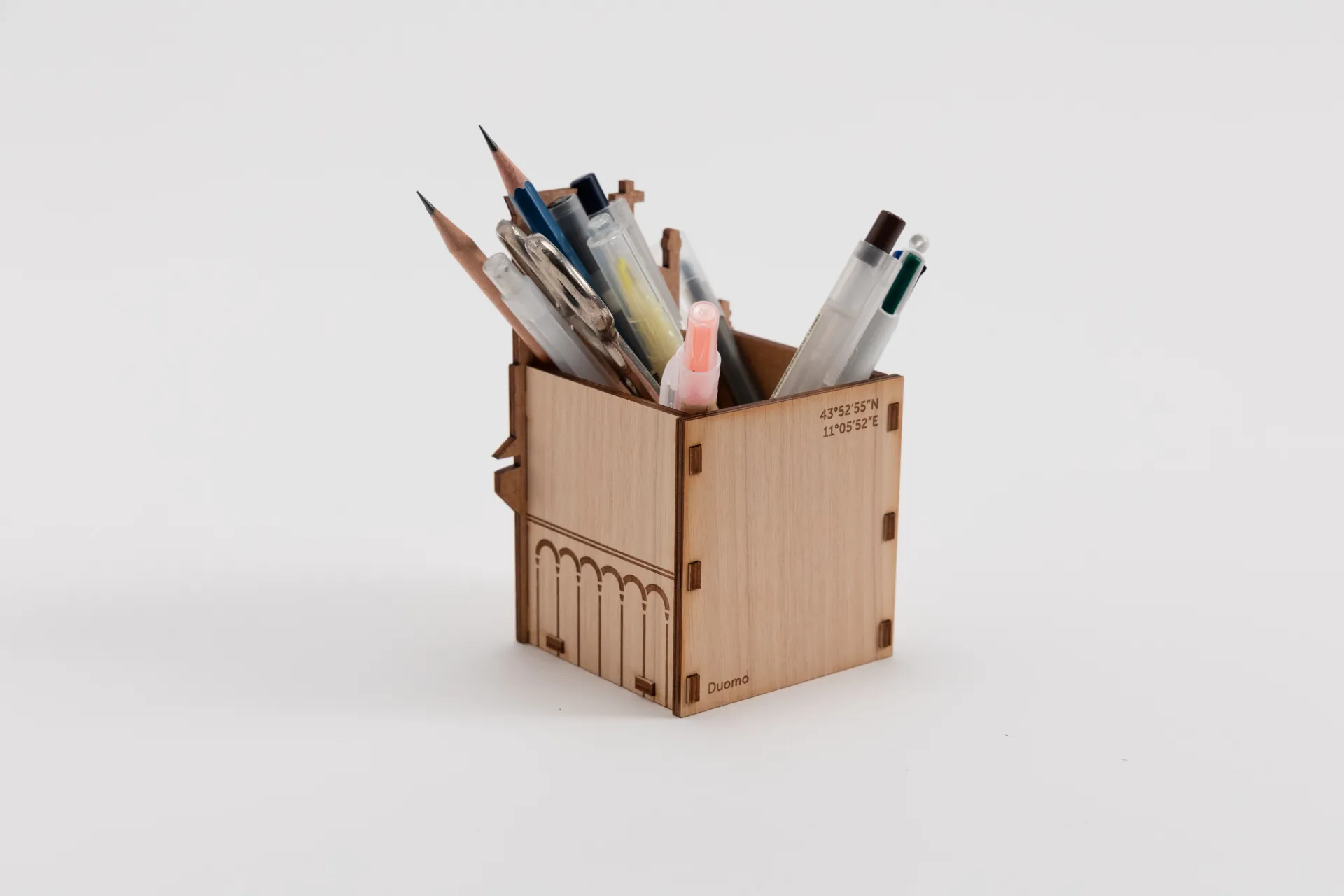 prato sul tavolo, design, immagine 9 di 14