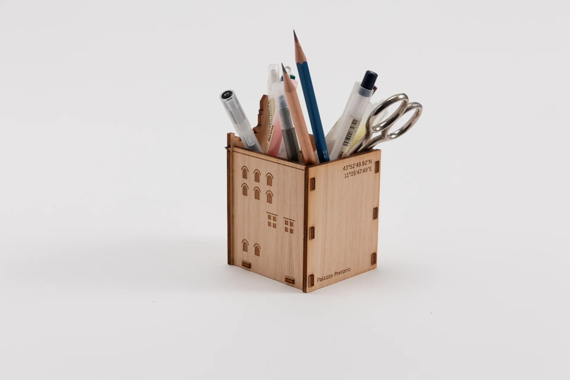 prato sul tavolo, design, immagine 10 di 14